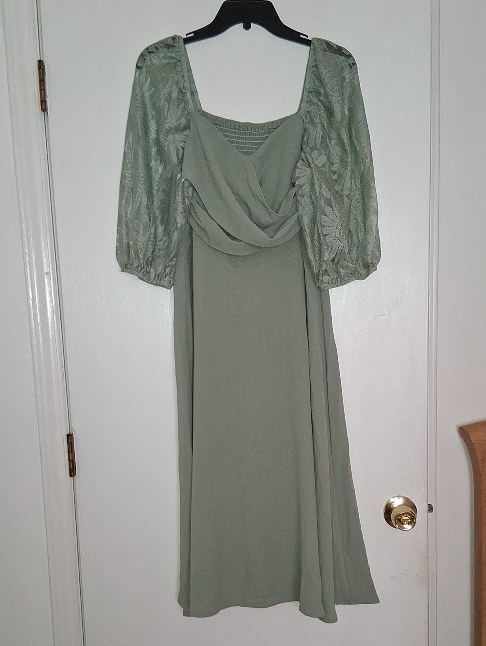 Sage Green Puff-Sleeve Midi Dress